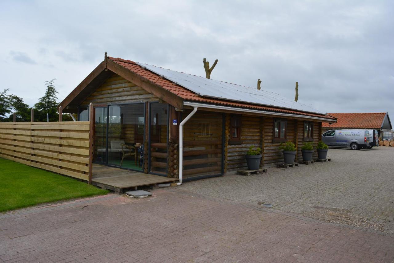 Finse Woning Op Camping De Tulpenweide Breezand Exterior photo