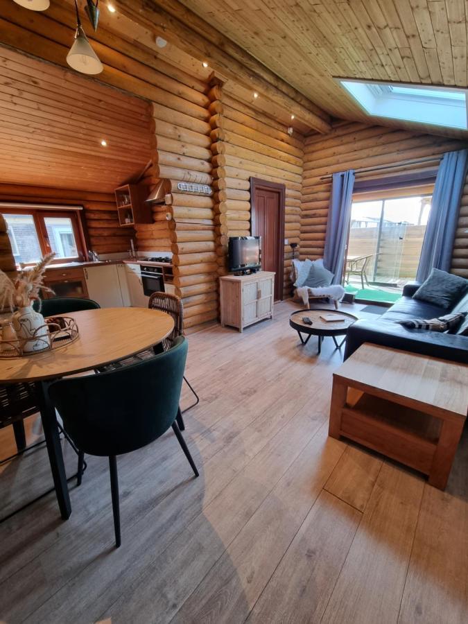 Finse Woning Op Camping De Tulpenweide Breezand Exterior photo